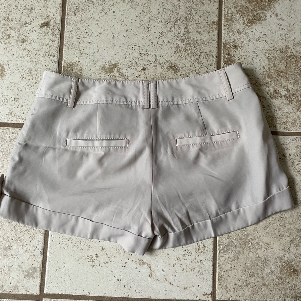Express shorts size 2 tan colored, golf/tennis/etc - Picture 4 of 4
